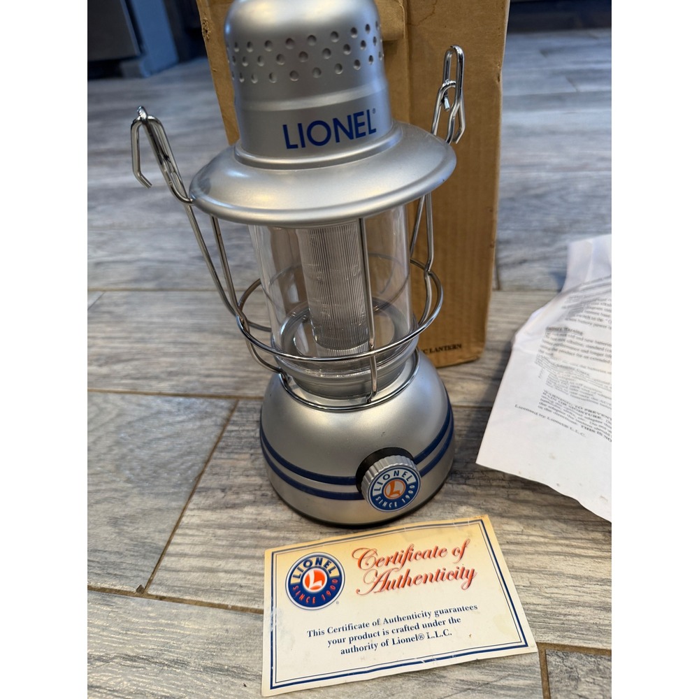 Lionel Conductor's Lantern COA LED 18722 Railroad Manual Box New Train
